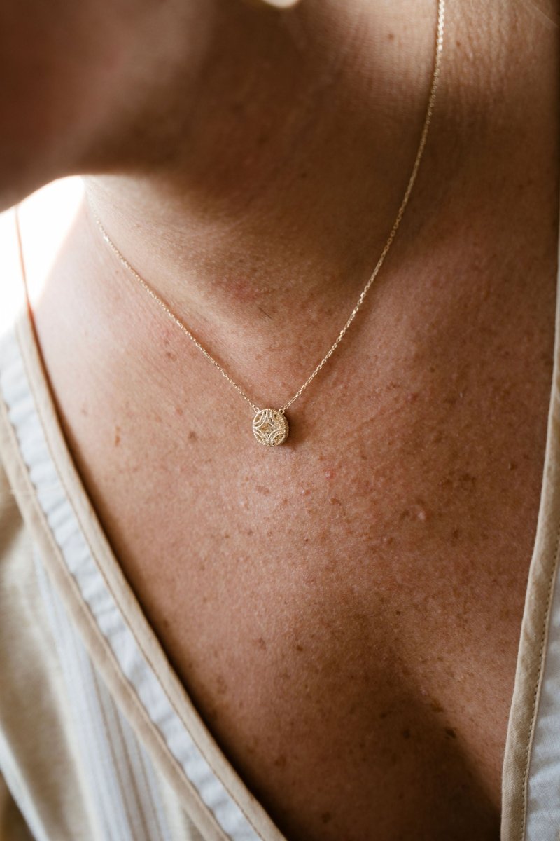 10k Gold Necklace with Stationary Round PendantZPL - Fine LineNECKLACES