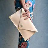 Leather clutch in nude