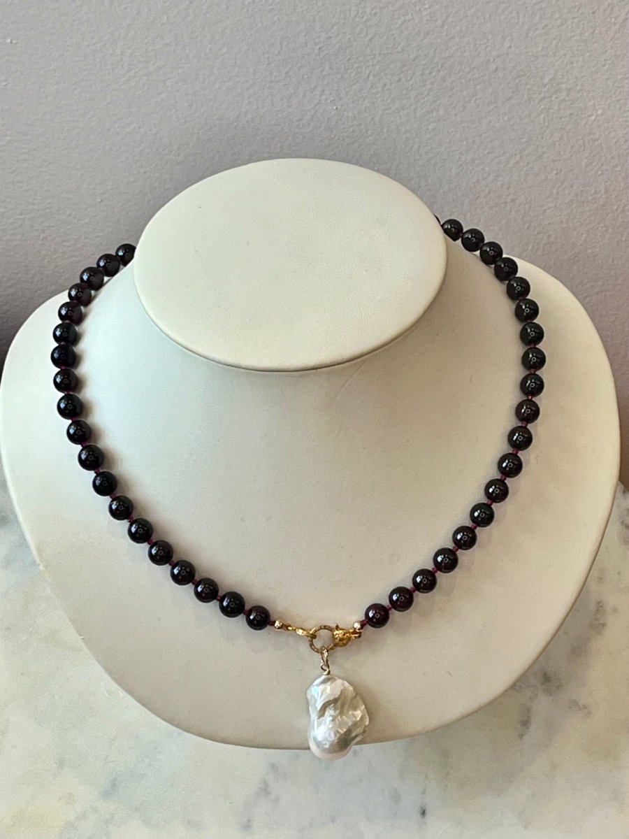 Garnet Round Gemstones Short NecklaceBeth ZinkNECKLACES