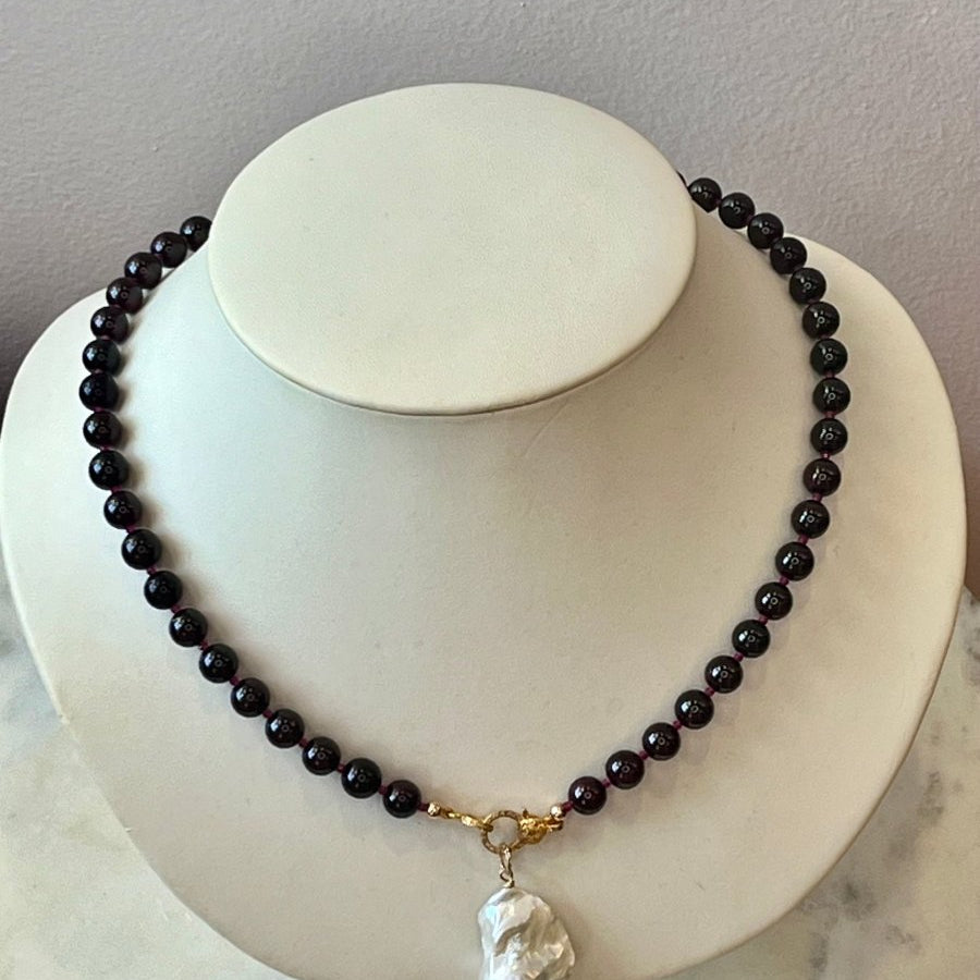 Garnet Round Gemstones Short NecklaceBeth ZinkNECKLACES